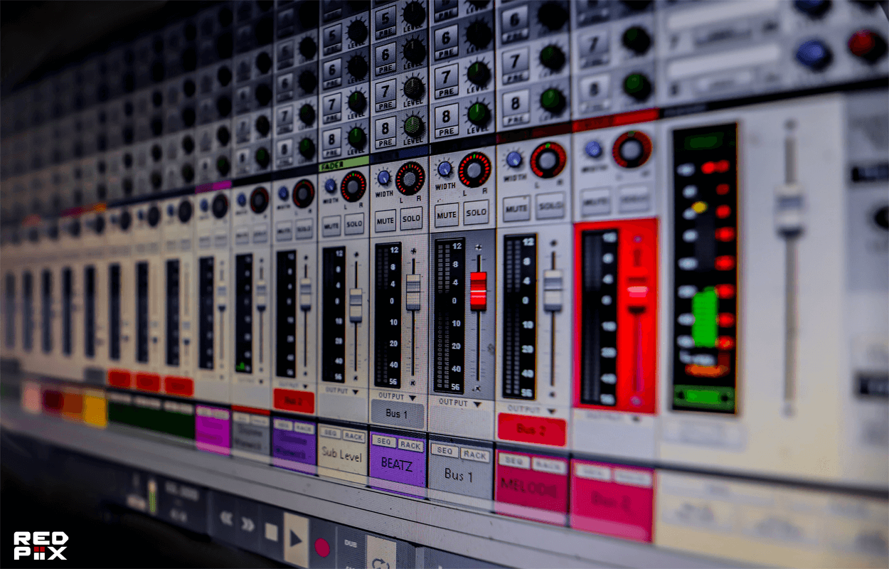 Was präsentiert der Redweb Club?